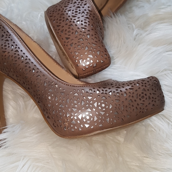 BCBG heels - Picture 4 of 7